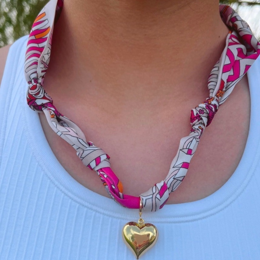 Gemelli Heart Pendant Necklace with Pink Scarf - Picture 4 of 4